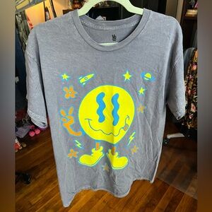 NWOT Junk Food Clothing Gray Mineral Wash Tee with Yellow Space Smiley